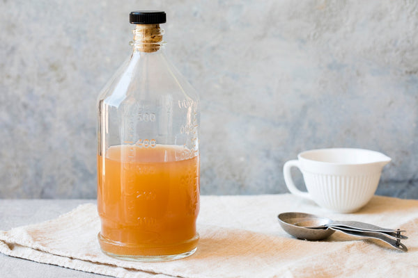Apple Cider Vinegar Versus White Vinegar: Which is Better for Cleaning?